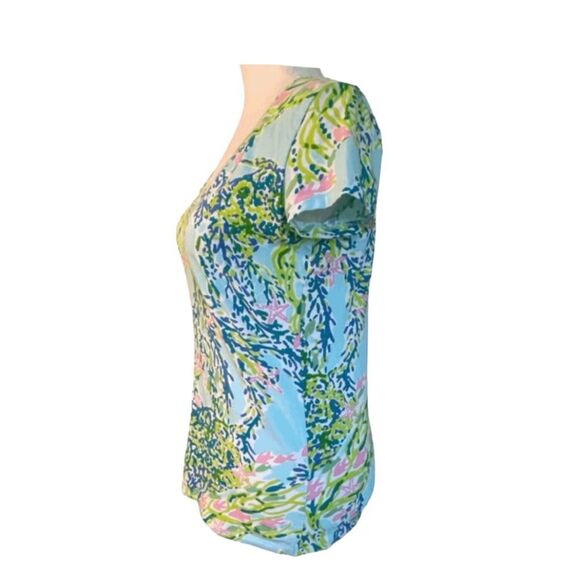 Lilly Pulitzer Michele Blue Vibrant Sky Heaven Tee V-Neck Tropical Floral Print - Picture 2 of 7
